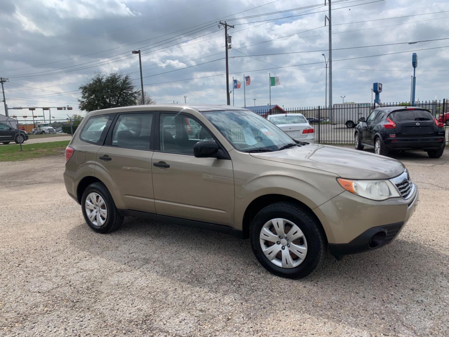 2009 Gold /Black Subaru Forester (JF2SH61649H) with an 2.5L FI SOHC 150 CID engine, AUTOMATIC transmission, located at 1830 North Belt Line Road, Irving, TX, 75061, (469) 524-0199, 32.834373, -96.993584 - Photo#6